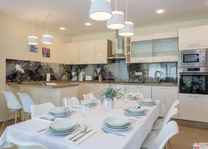 Lavanda Вілла Пула